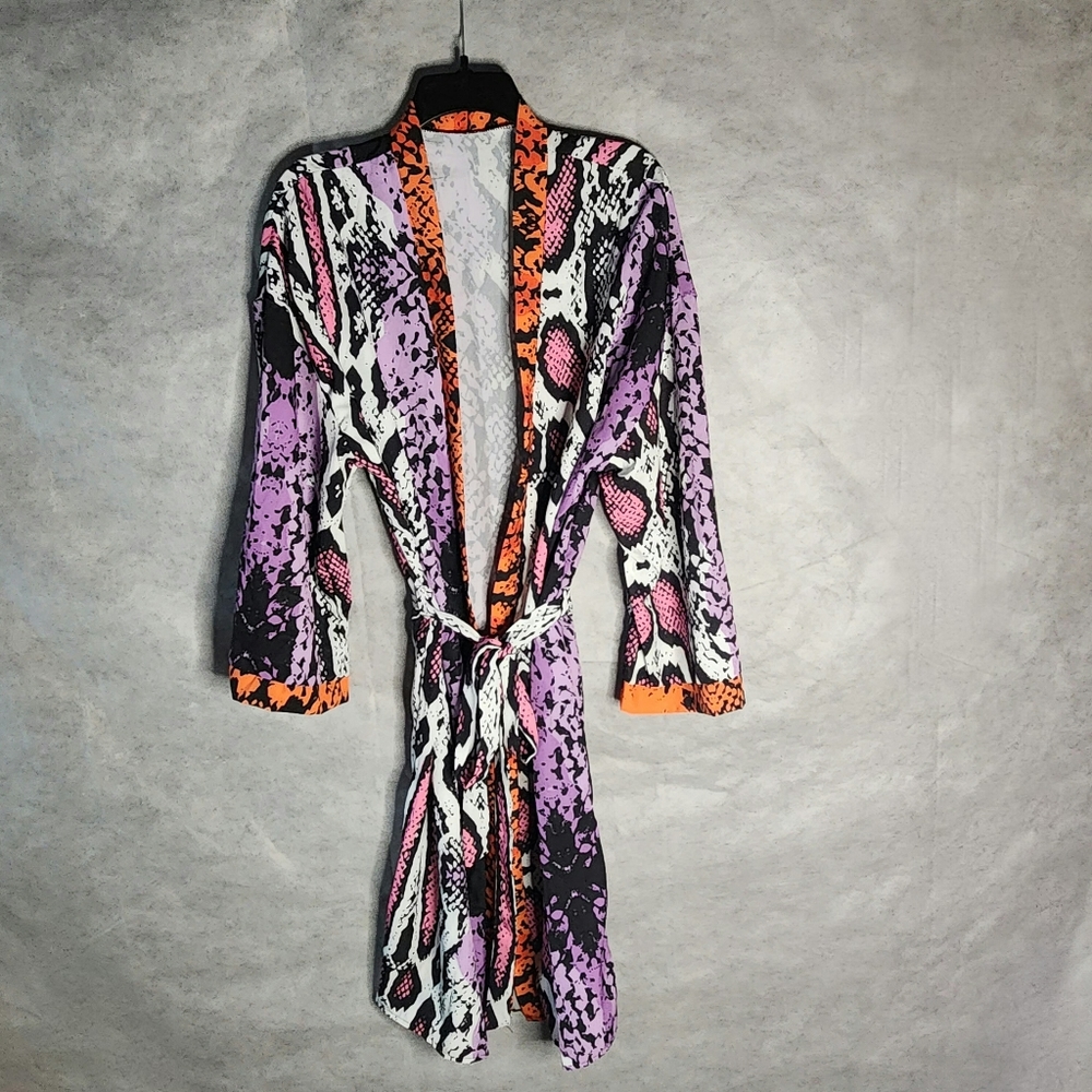IZZY & LIV Splendid Charm Unique Print Kimono